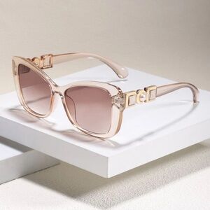 NWT Elegant Champagne Sunglasses